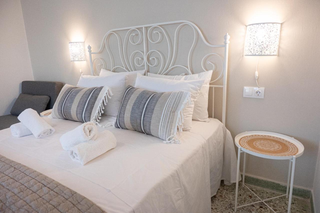 Sunny Yard Apartments Порос Экстерьер фото