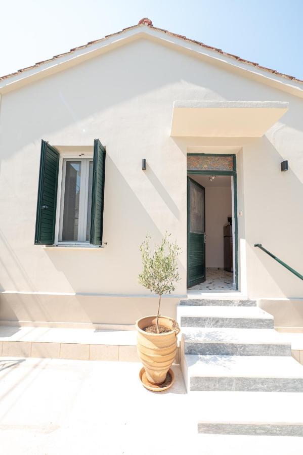 Sunny Yard Apartments Порос Экстерьер фото
