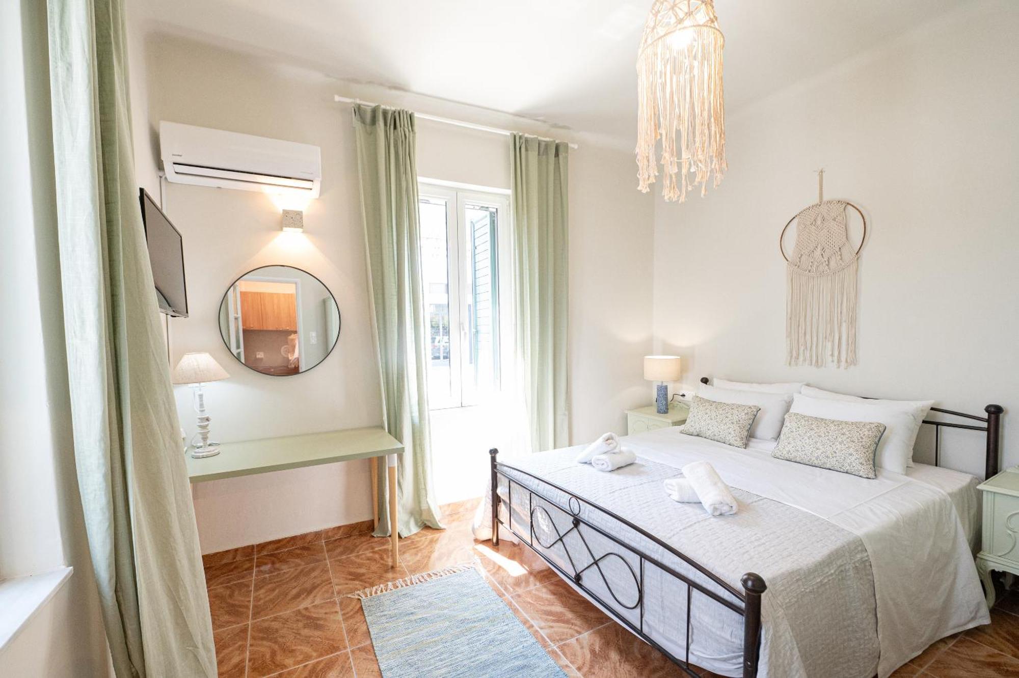 Sunny Yard Apartments Порос Экстерьер фото